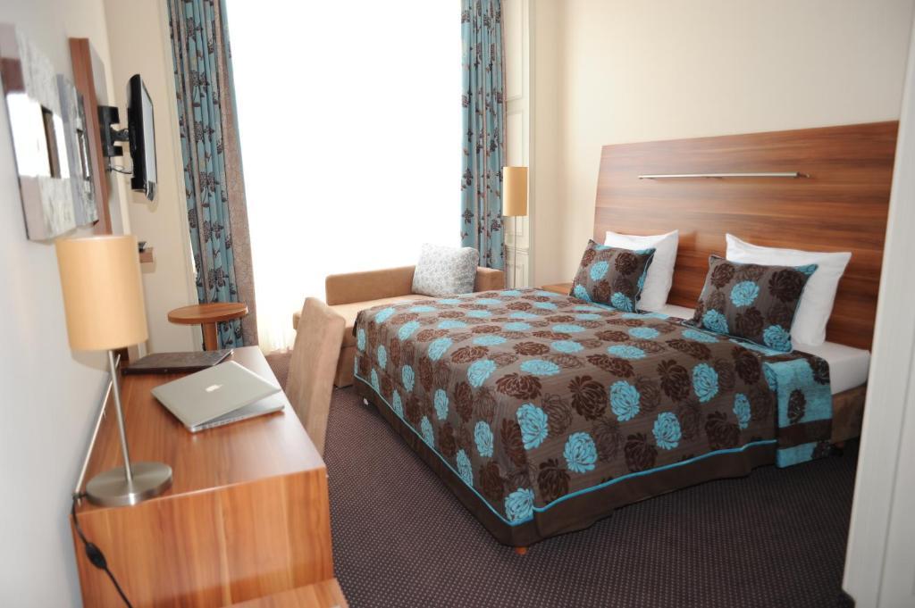 Albert Premier Hotel Bagnoles-de-l'Orne Δωμάτιο φωτογραφία