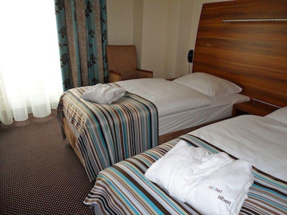 Albert Premier Hotel Bagnoles-de-l'Orne Εξωτερικό φωτογραφία
